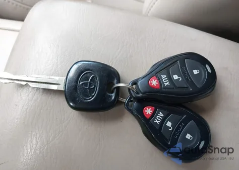 1999 Toyota Camry Solara Sle z USA, uszkodzony, nr VIN 2T1CF28P9XC212369